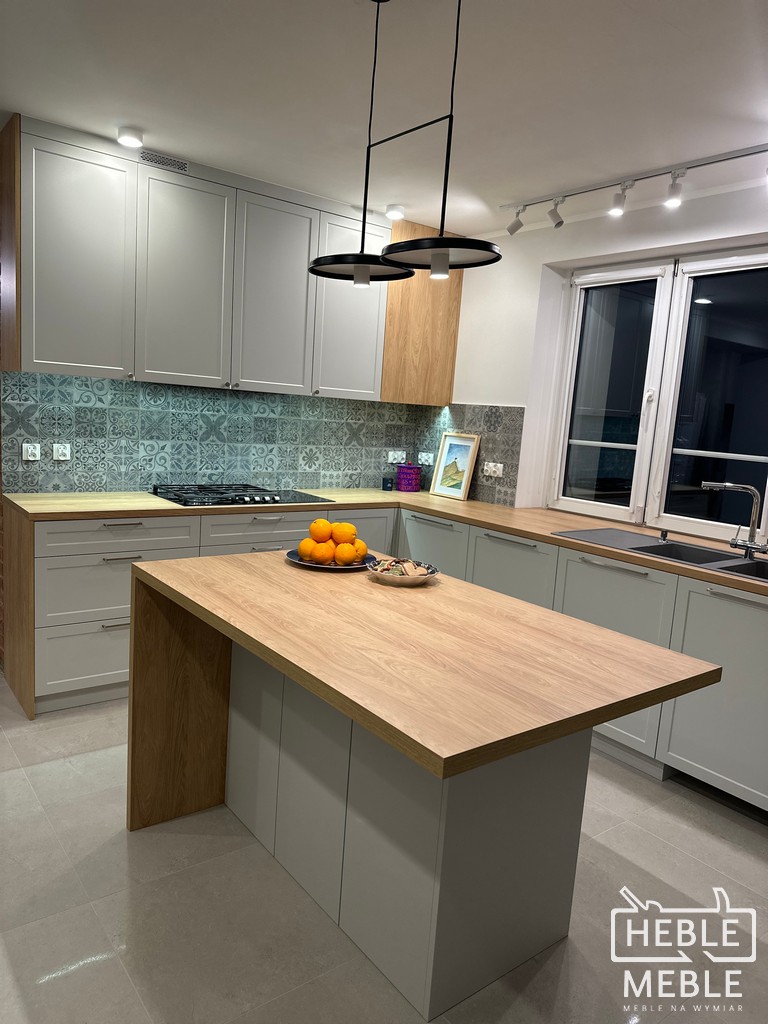 Kuchnia w ramkach z dodatkiem drewna